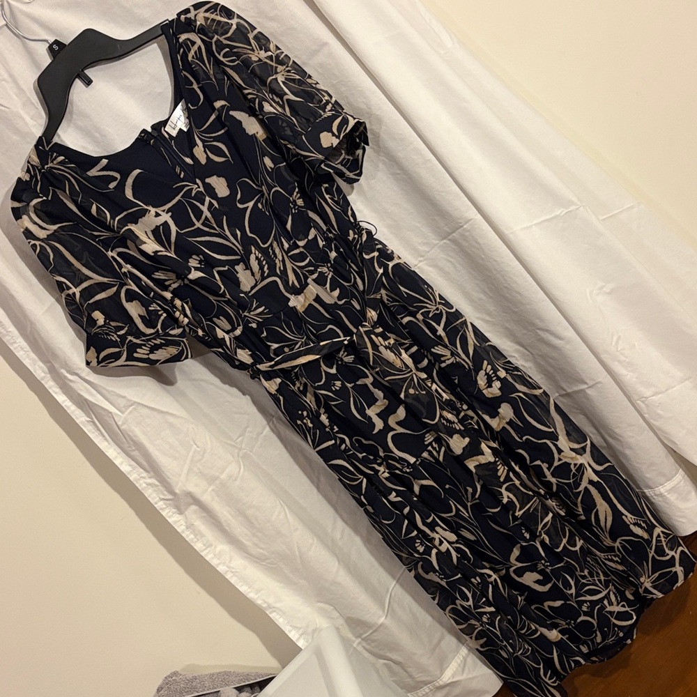 Chic Navy and Cream Floral Midi Dress
